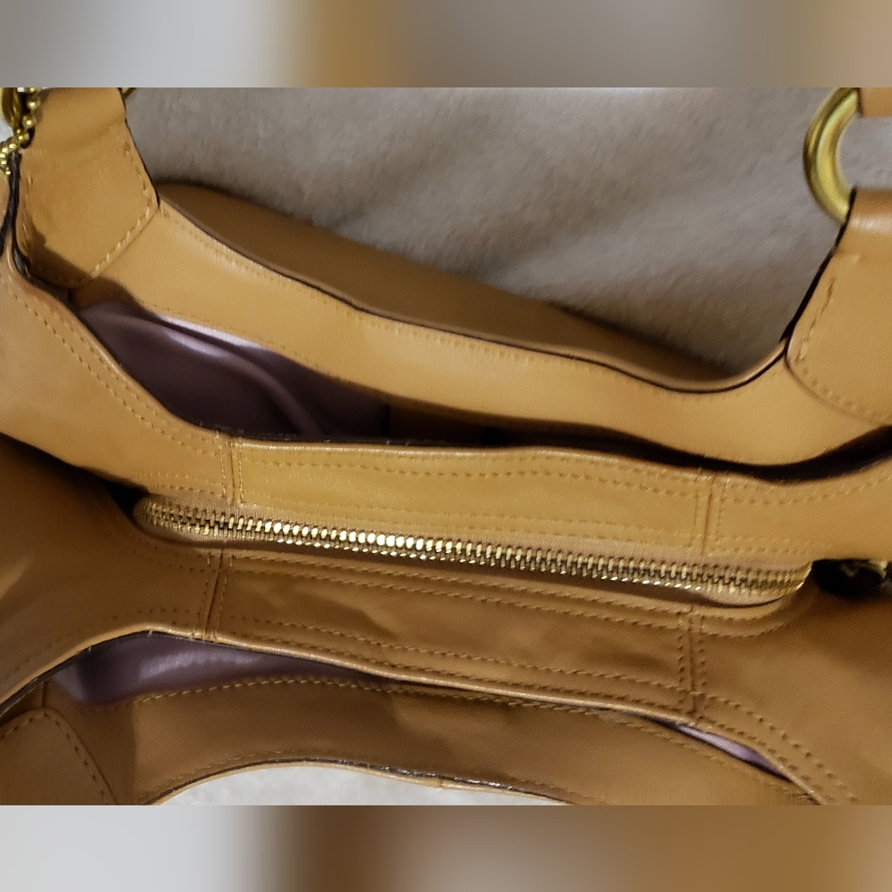 Coach F21926 Ashley Leather Hobo Handbag Shoulder Bag. Tan w/Purple lining. - Picture 4 of 16